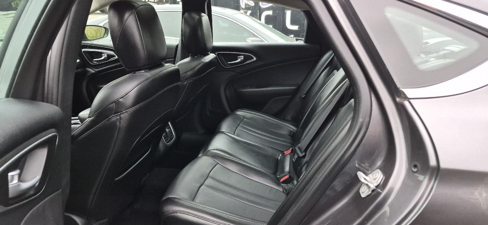 2016 Chrysler 200 C Platinum