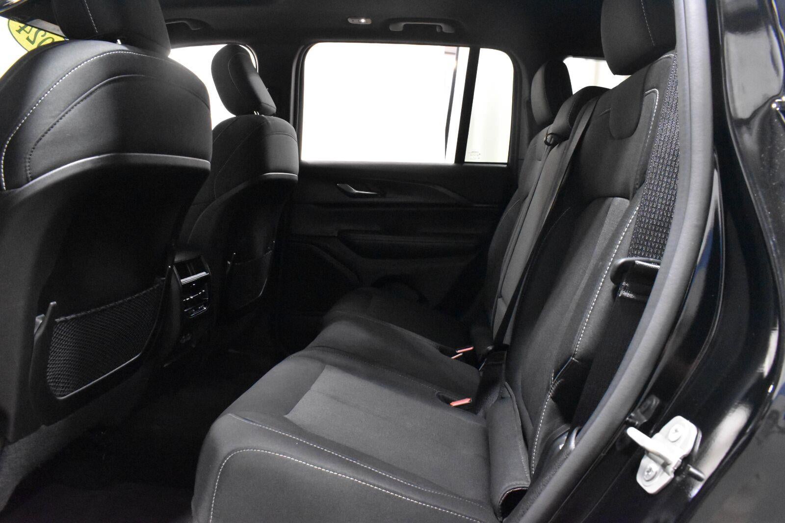 2024 Jeep Grand Cherokee Laredo X 4x4