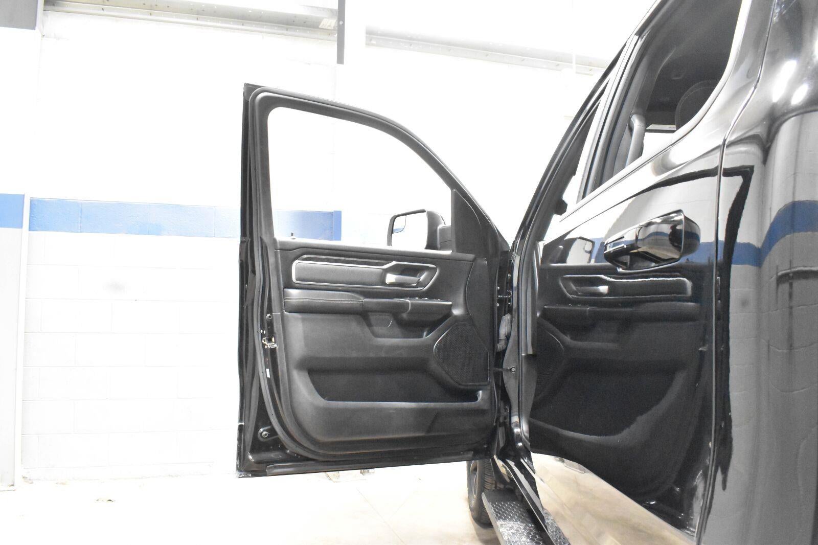 2021 RAM 1500 Big Horn Crew Cab 4x4 5'7" Box