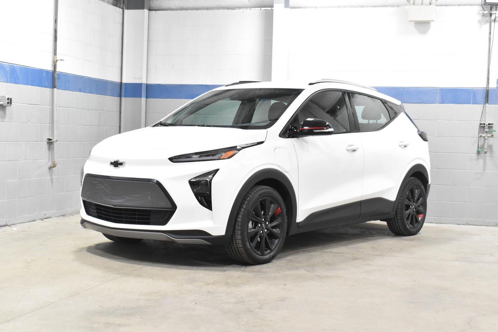 Used 2023 Chevrolet Bolt EUV LT with VIN 1G1FY6S08P4183453 for sale in Monroe, MI