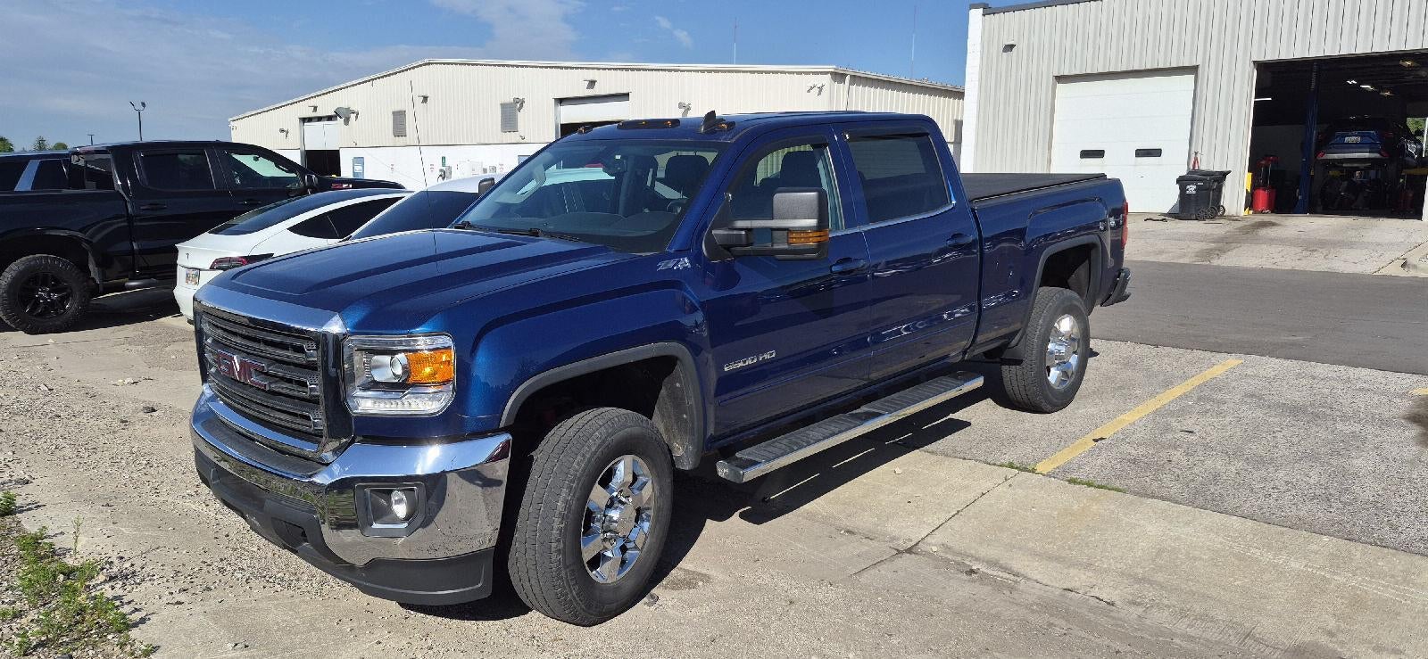 2018 GMC Sierra 4WD Crew Cab Long Box SLE's photo