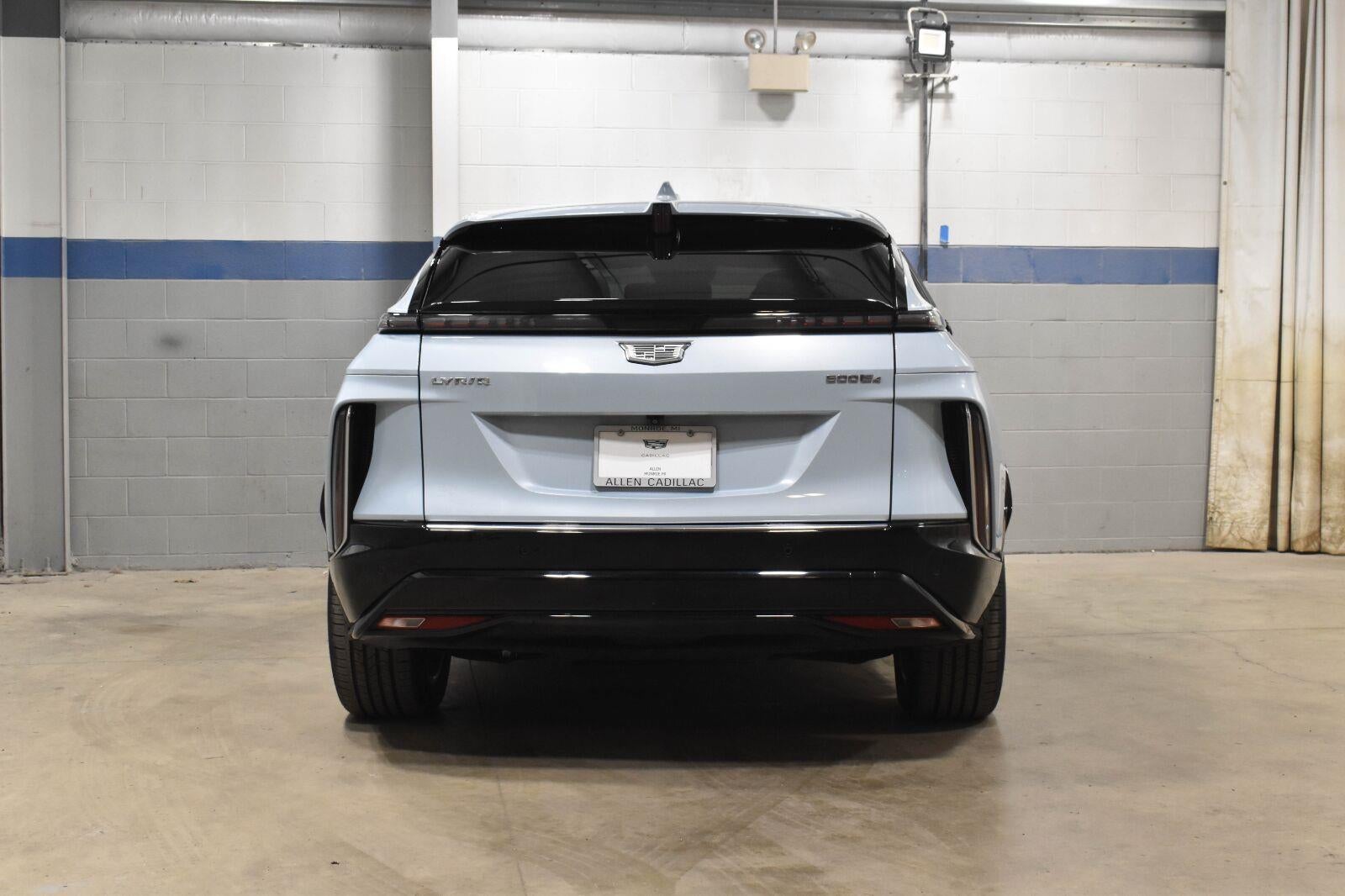2024 Cadillac LYRIQ Luxury 1