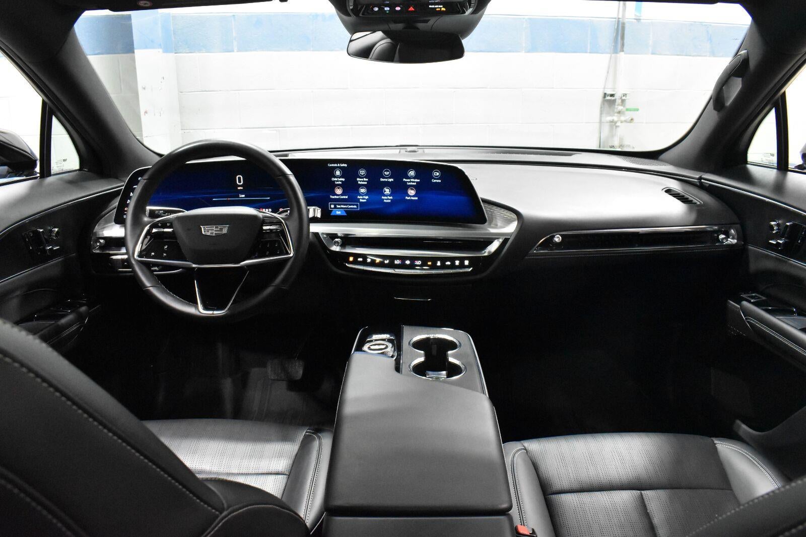2024 Cadillac LYRIQ Luxury 1