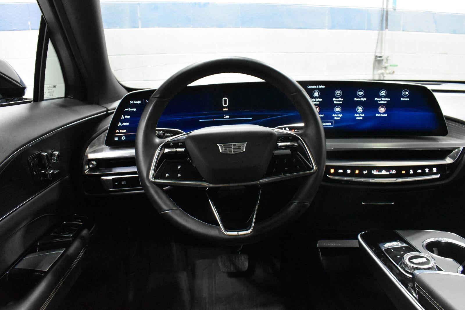 2024 Cadillac LYRIQ Luxury 1