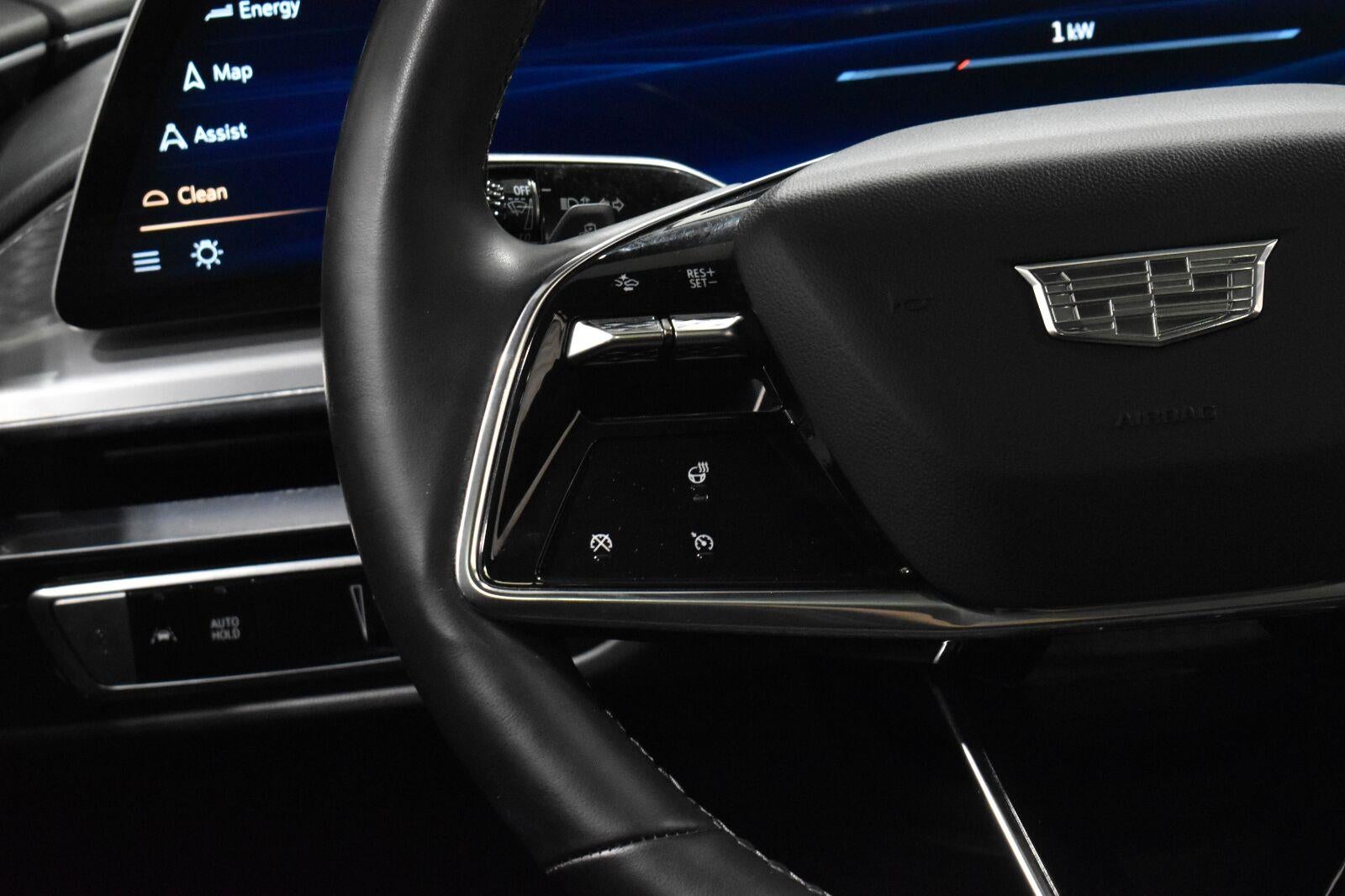 2024 Cadillac LYRIQ Luxury 1