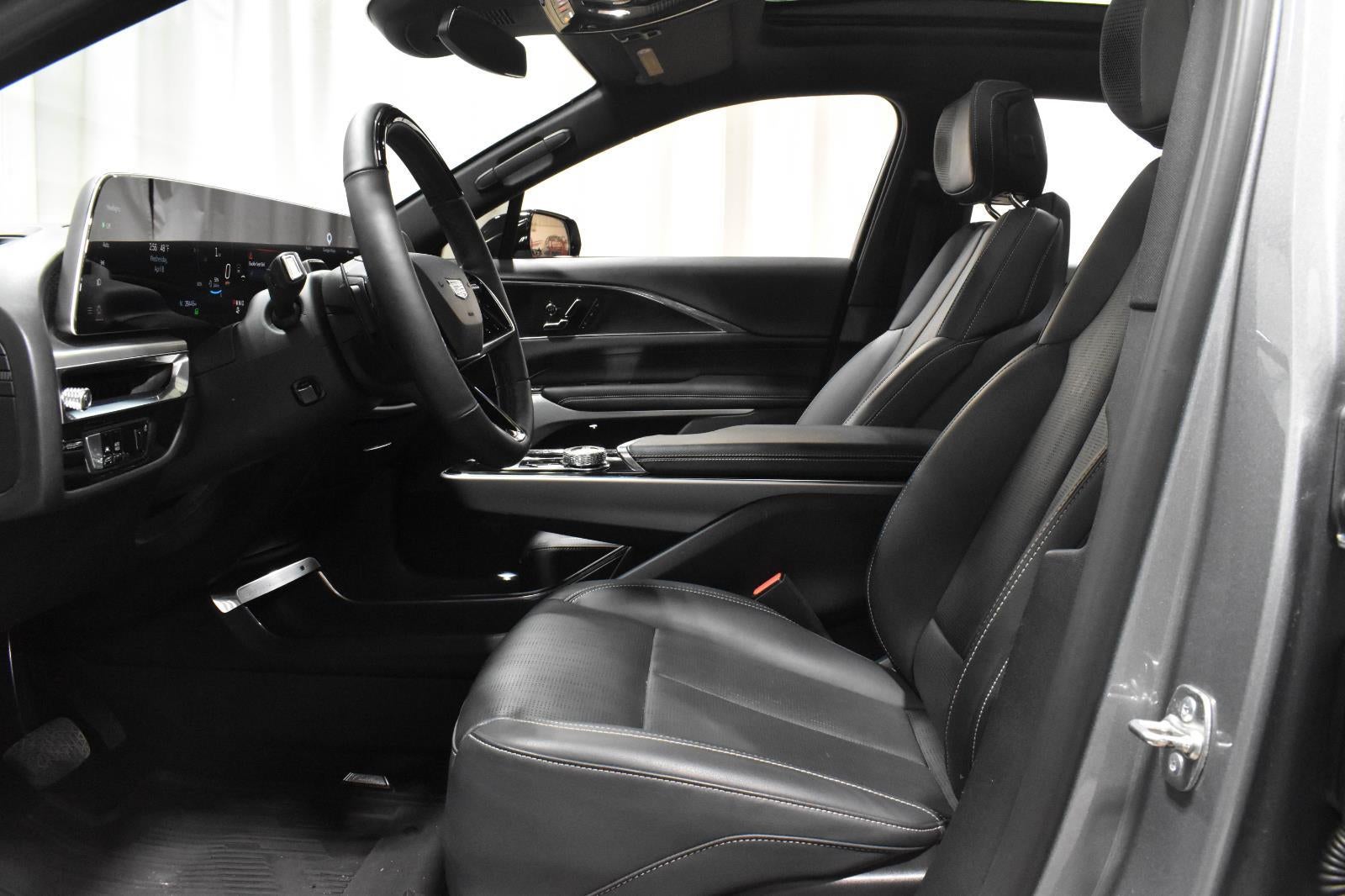 2024 Cadillac LYRIQ Luxury 2