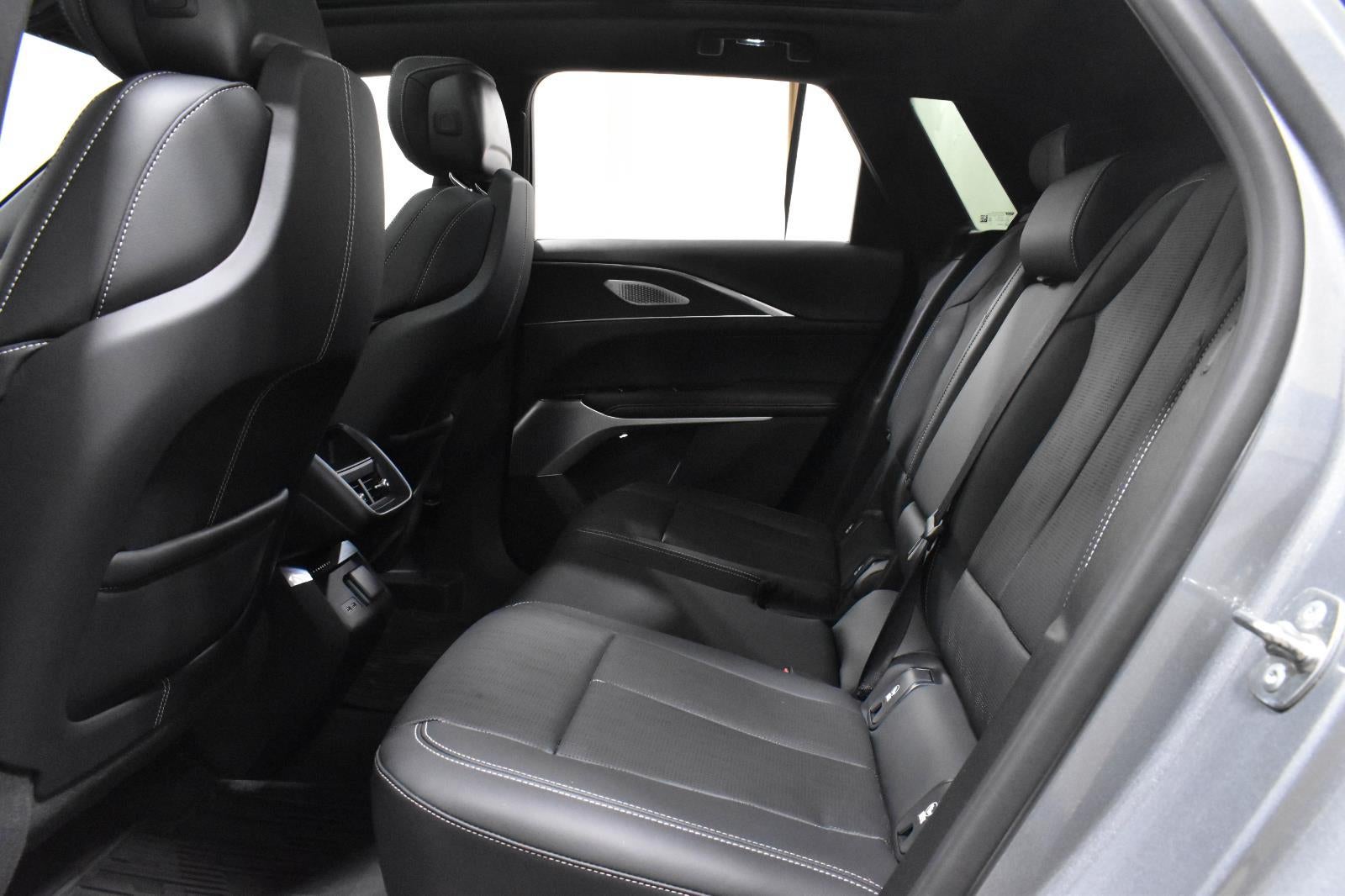 2024 Cadillac LYRIQ Luxury 2