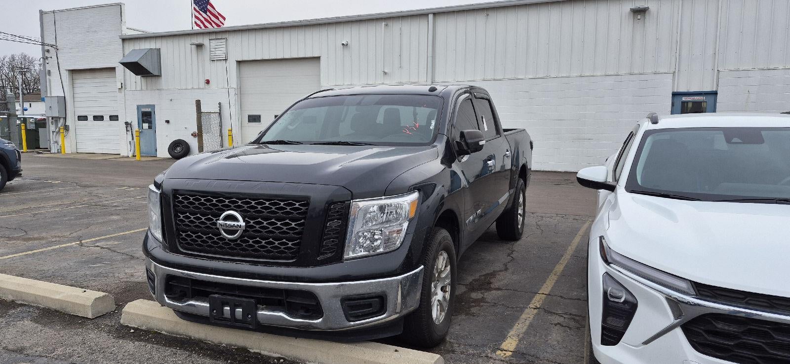 2019 Nissan Titan SV 4X4 Crew Cab's photo