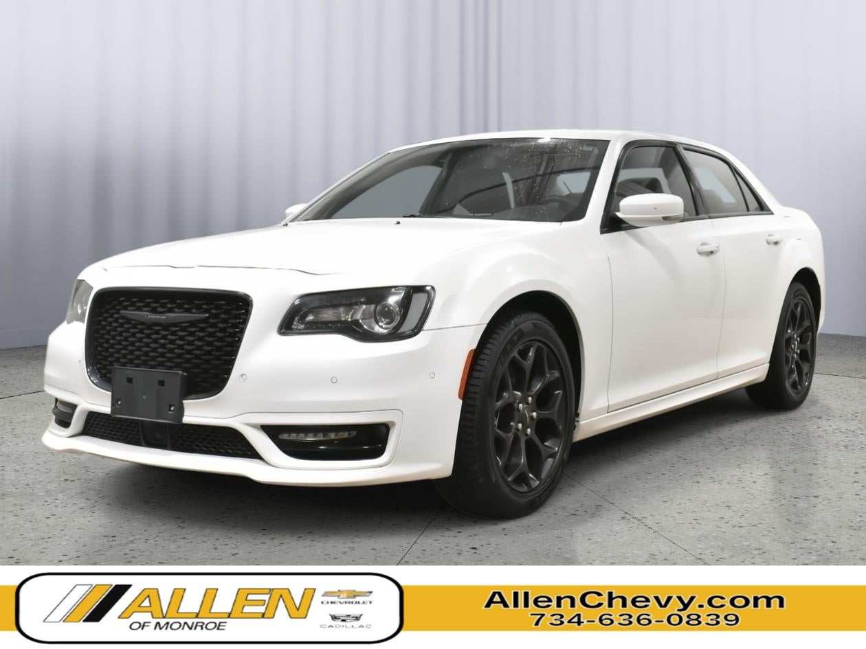 2023 Chrysler 300 Touring L