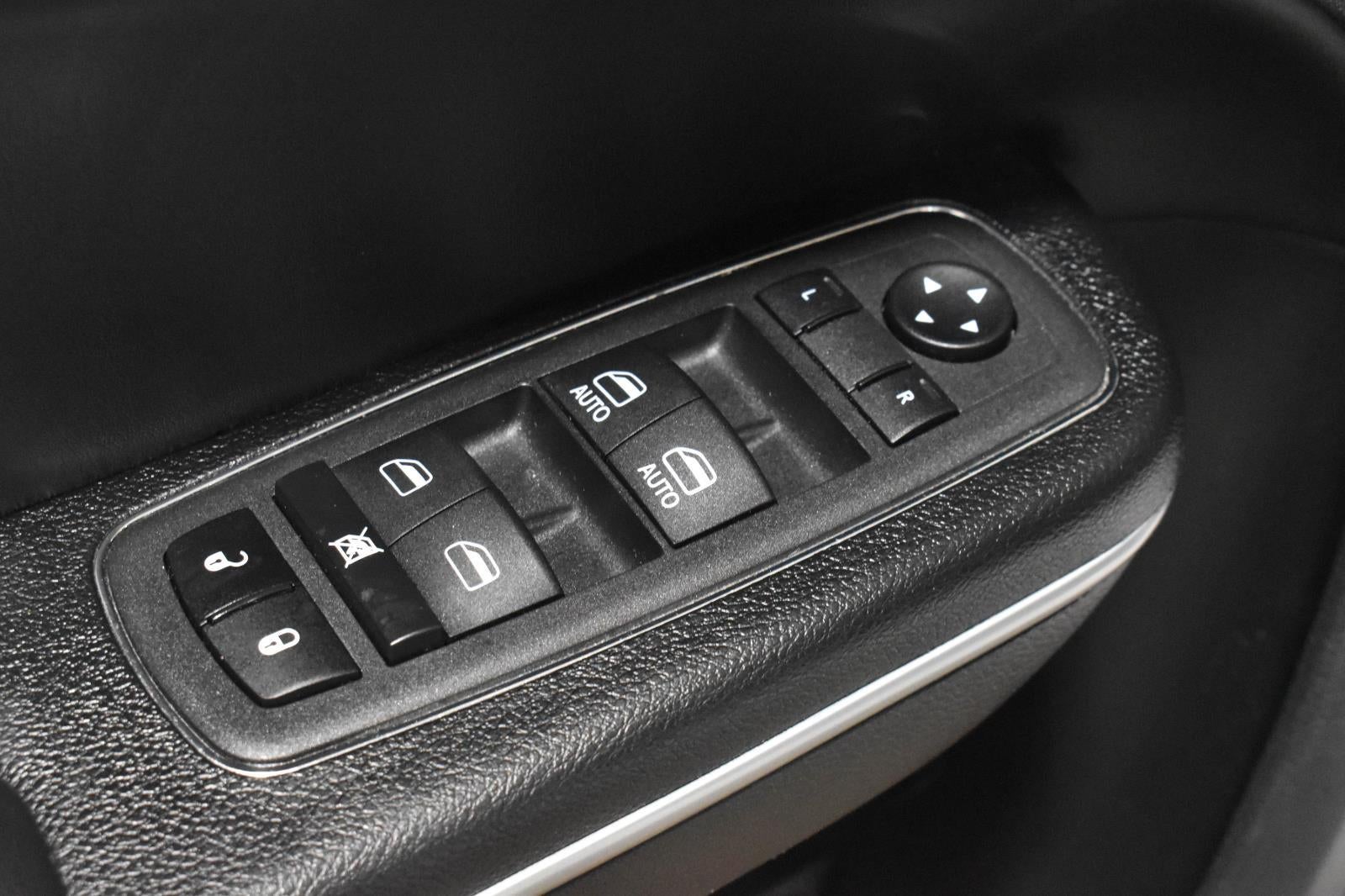 2023 Chrysler 300 Touring L