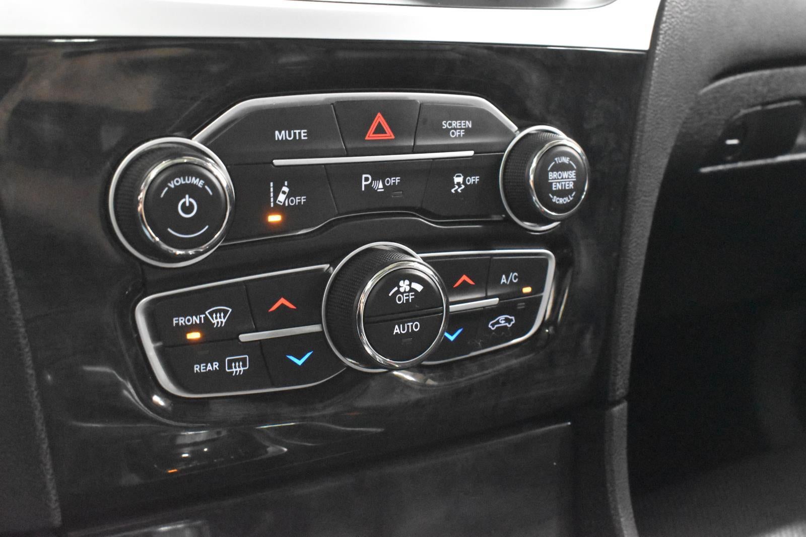 2023 Chrysler 300 Touring L