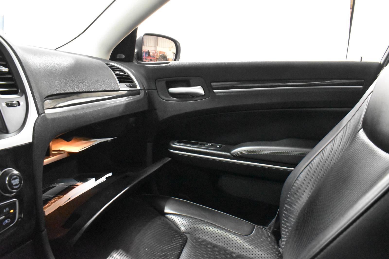 2023 Chrysler 300 Touring L