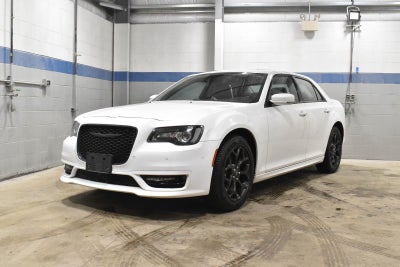 2023 Chrysler 300 Touring L
