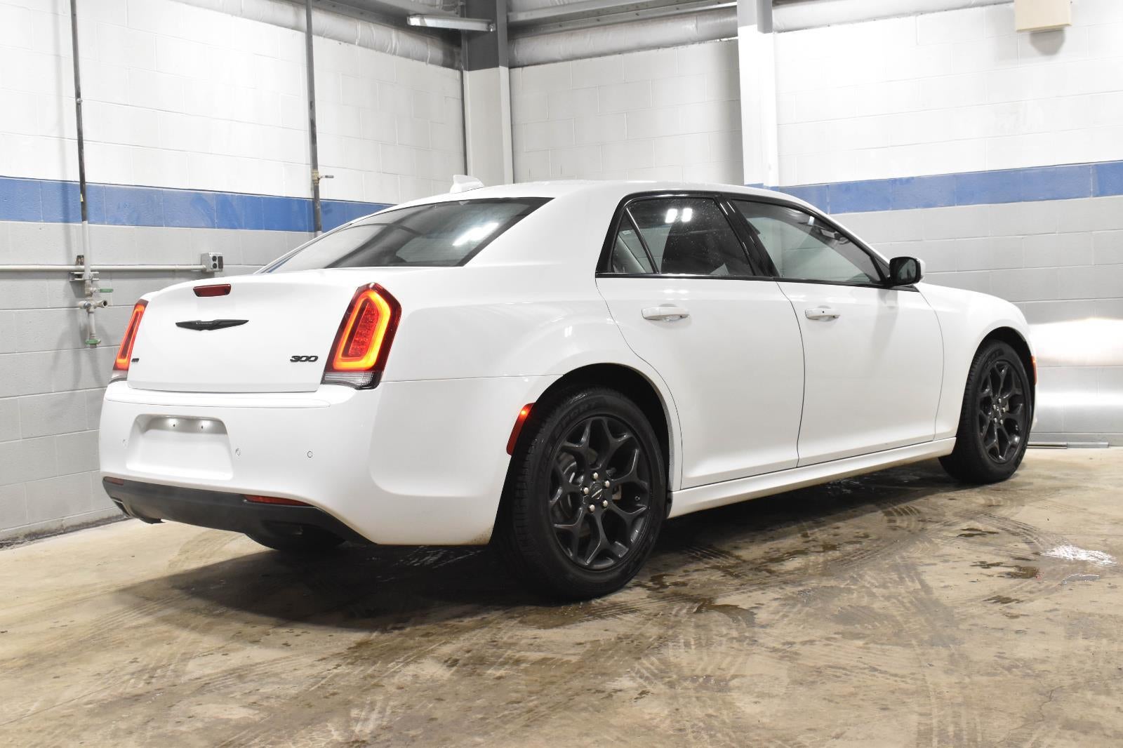 2023 Chrysler 300 Touring L