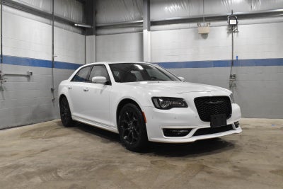 2023 Chrysler 300 Touring L