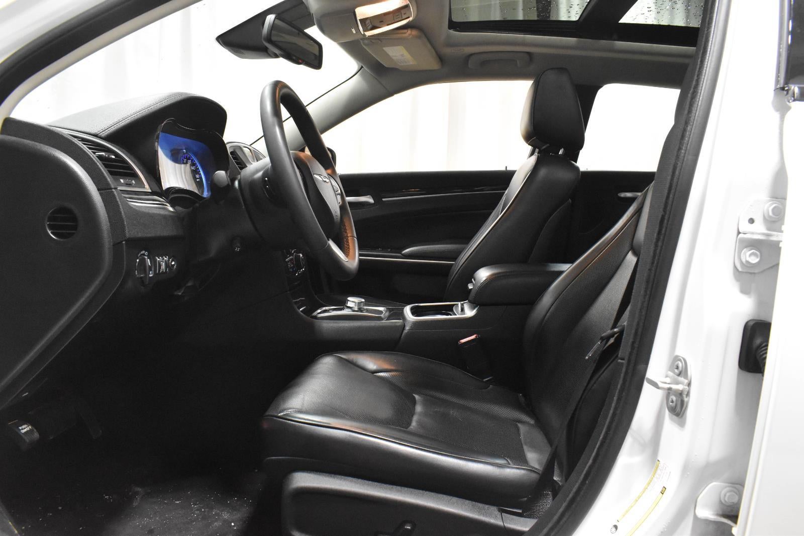 2023 Chrysler 300 Touring L