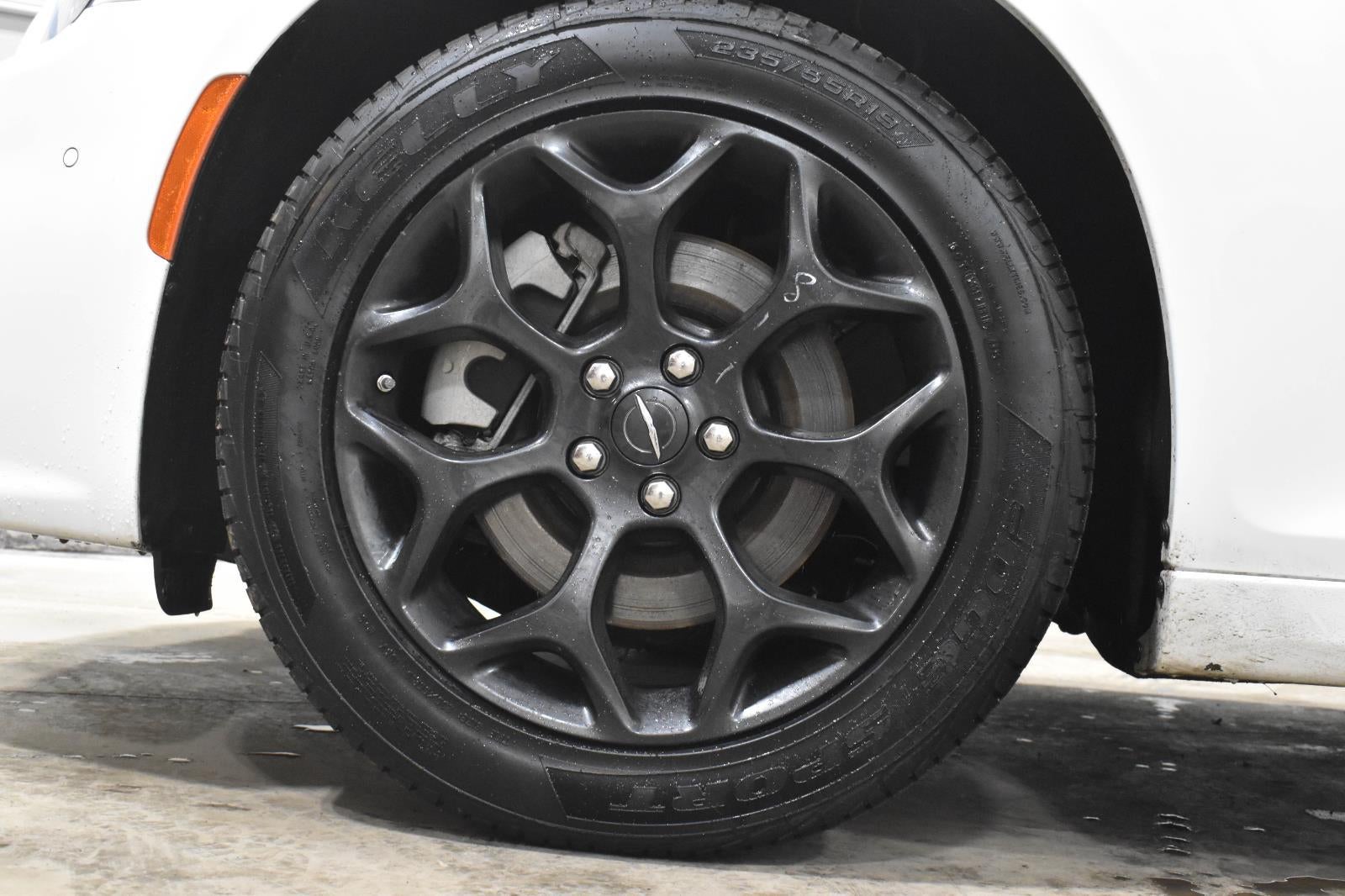 2023 Chrysler 300 Touring L