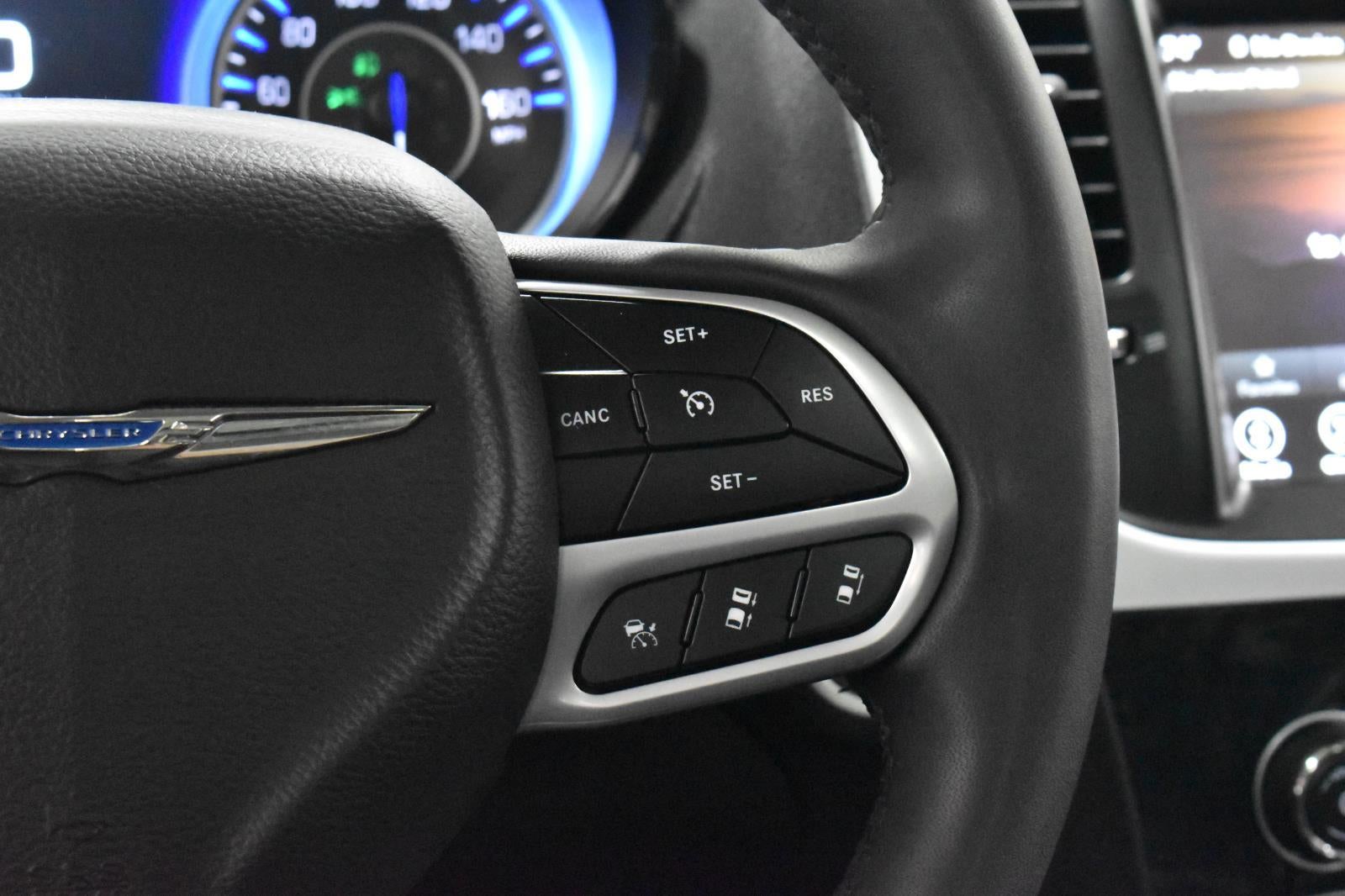 2023 Chrysler 300 Touring L