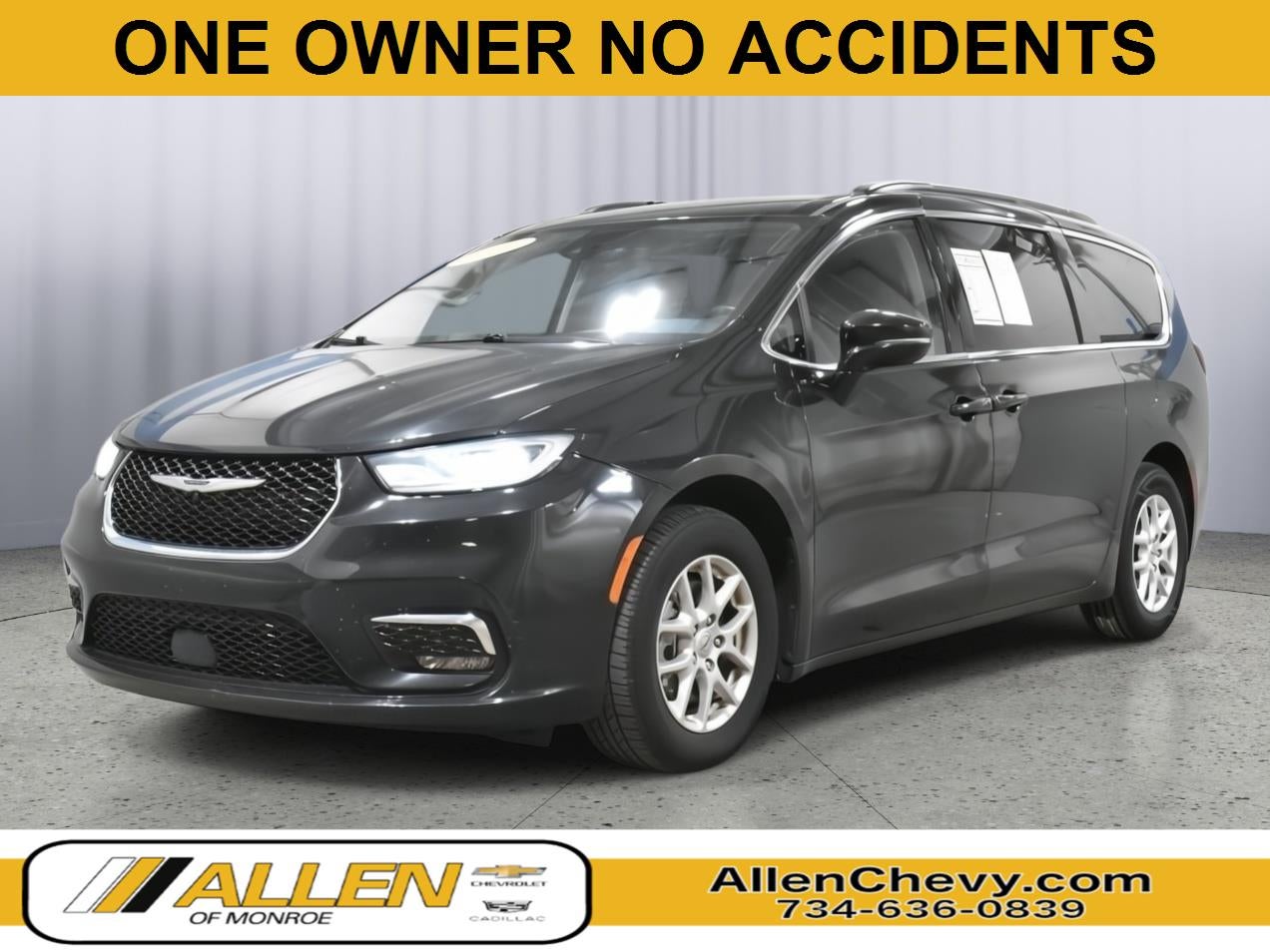 2022 Chrysler Pacifica Touring L's photo