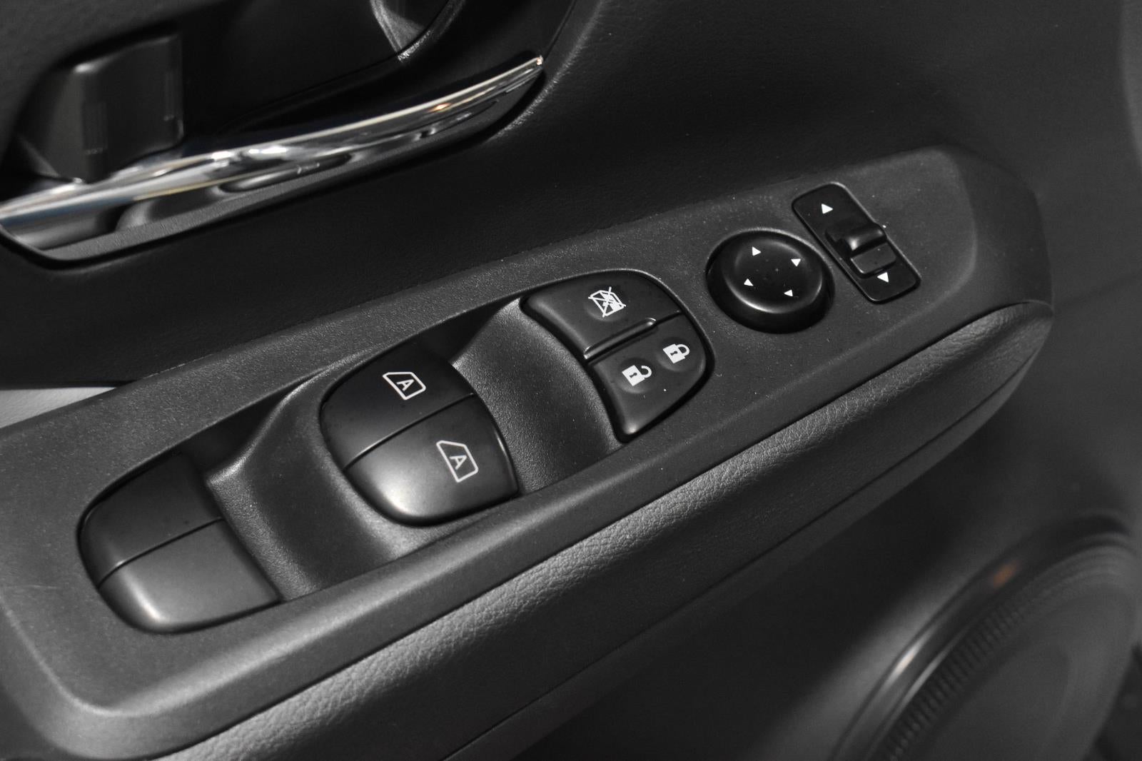 2023 Nissan Kicks SR Xtronic CVT