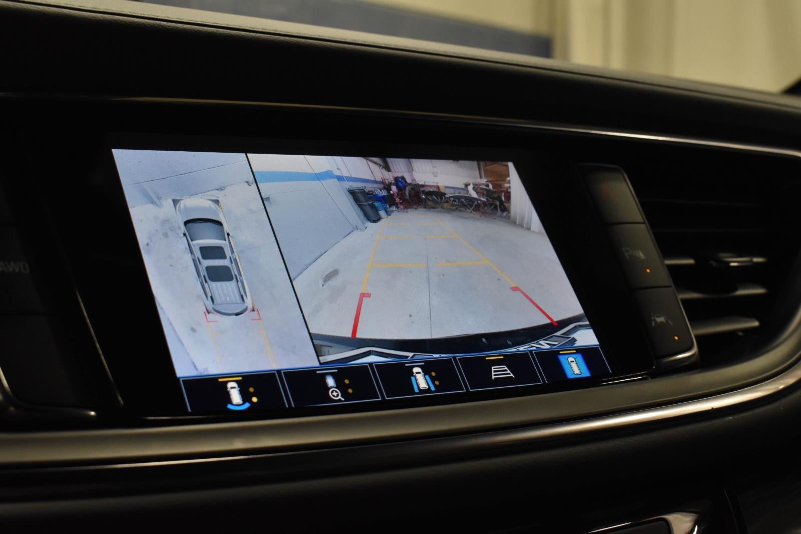 2022 Buick Enclave Essence