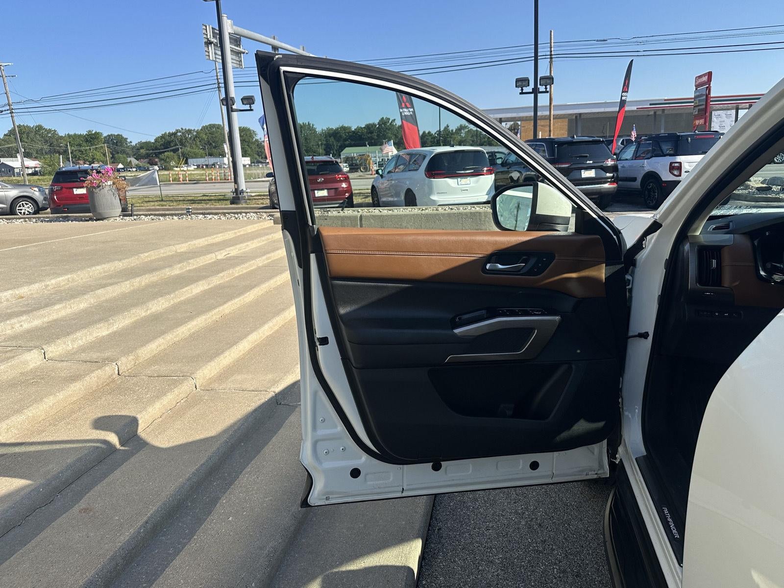 2023 Nissan Pathfinder Platinum 4WD