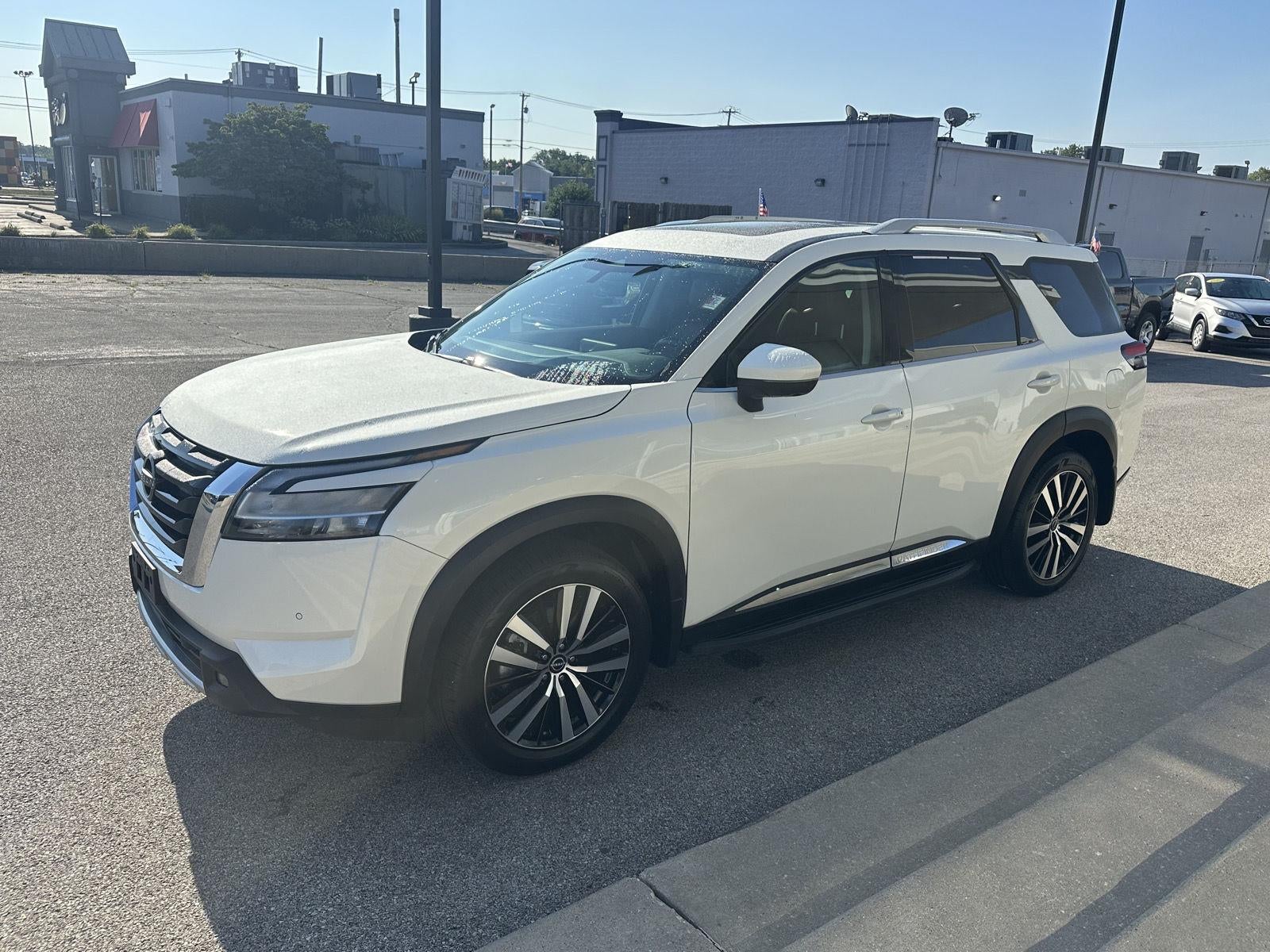 2023 Nissan Pathfinder Platinum 4WD