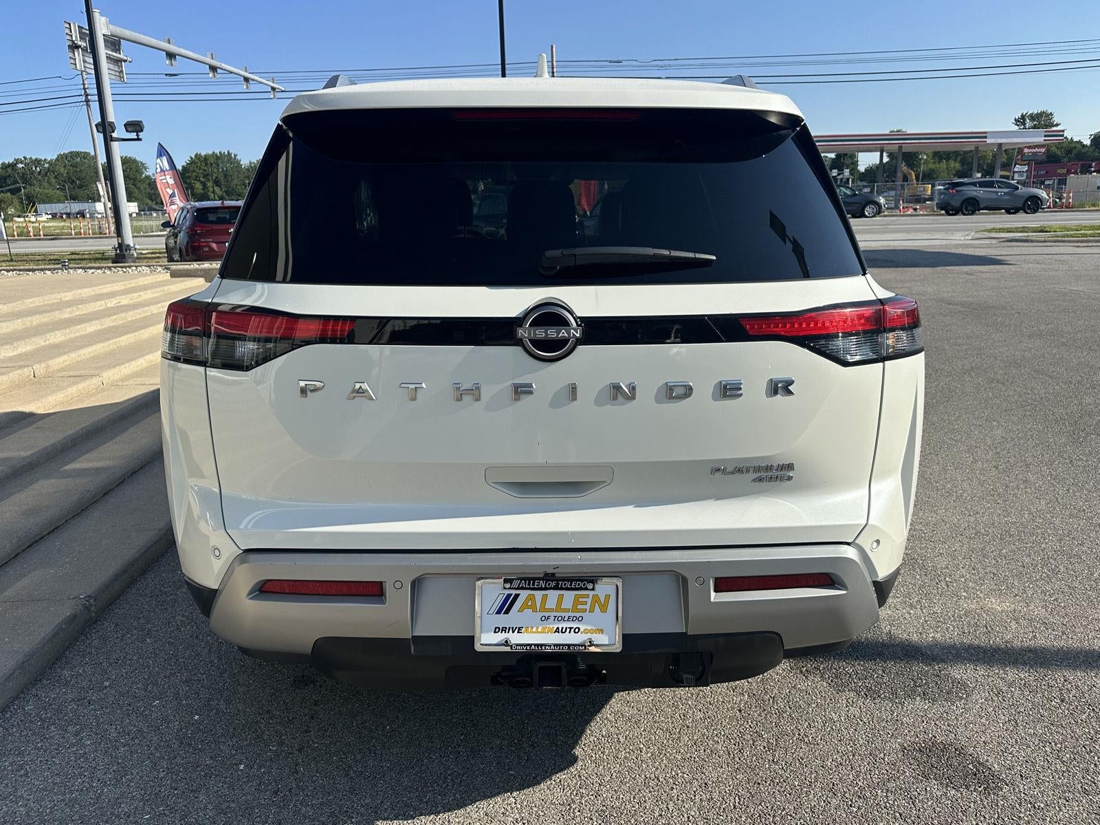 2023 Nissan Pathfinder Platinum 4WD