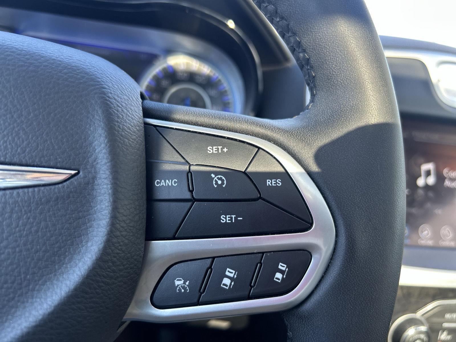 2023 Chrysler 300 300 Touring L