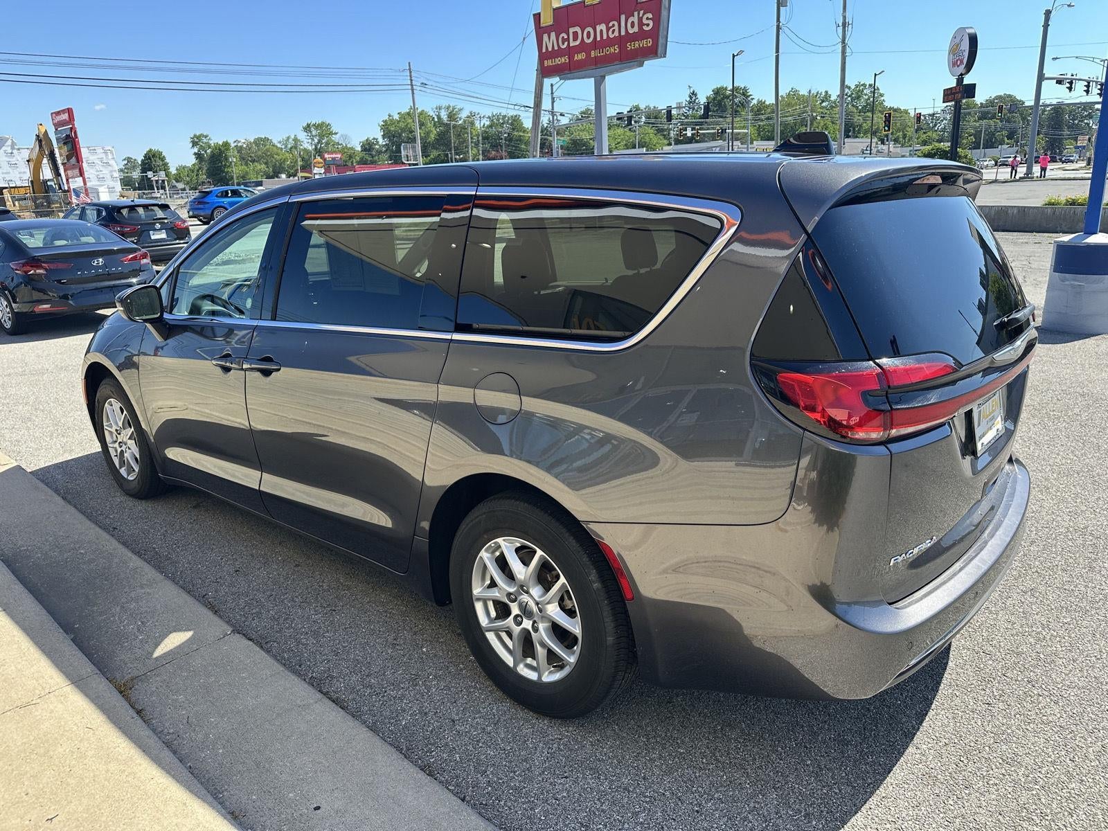 2023 Chrysler Pacifica Touring L