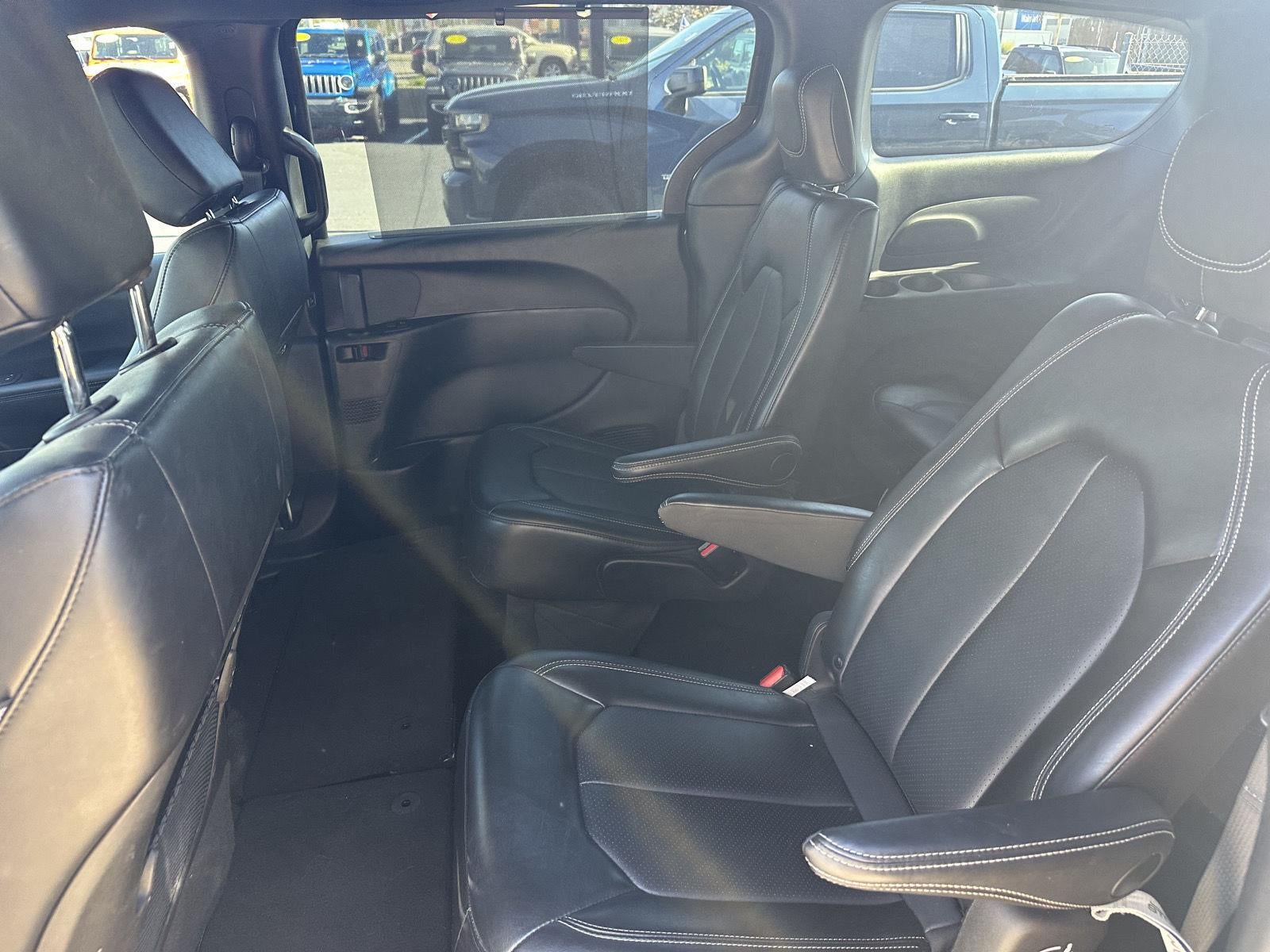 2025 Chrysler Pacifica Select