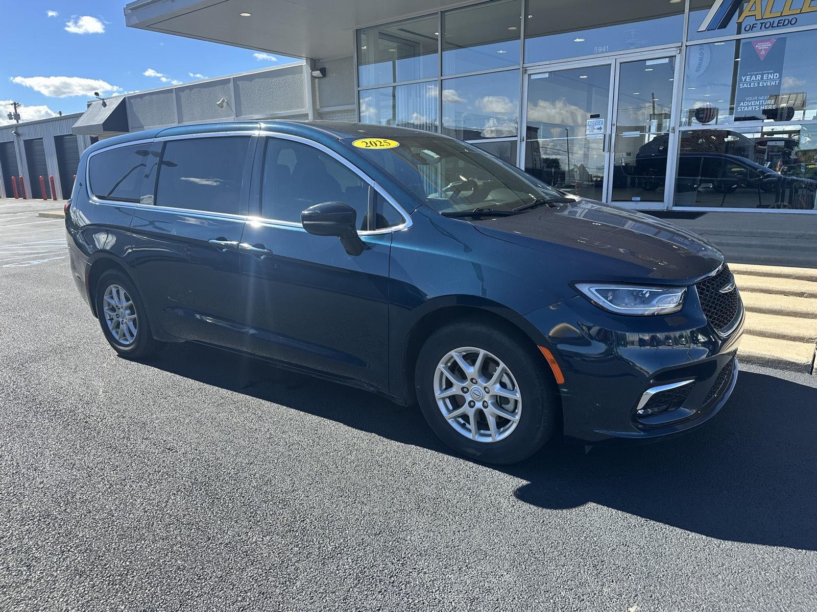 2025 Chrysler Pacifica Select
