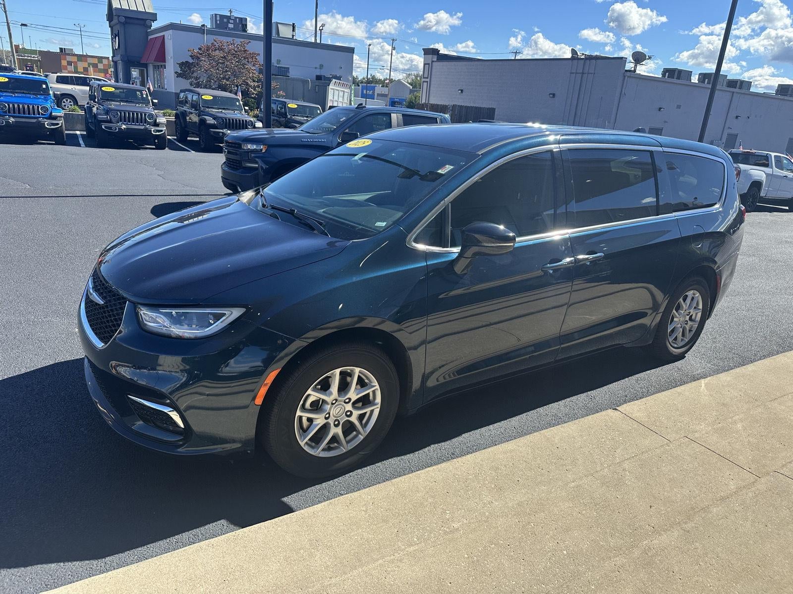 2025 Chrysler Pacifica Select