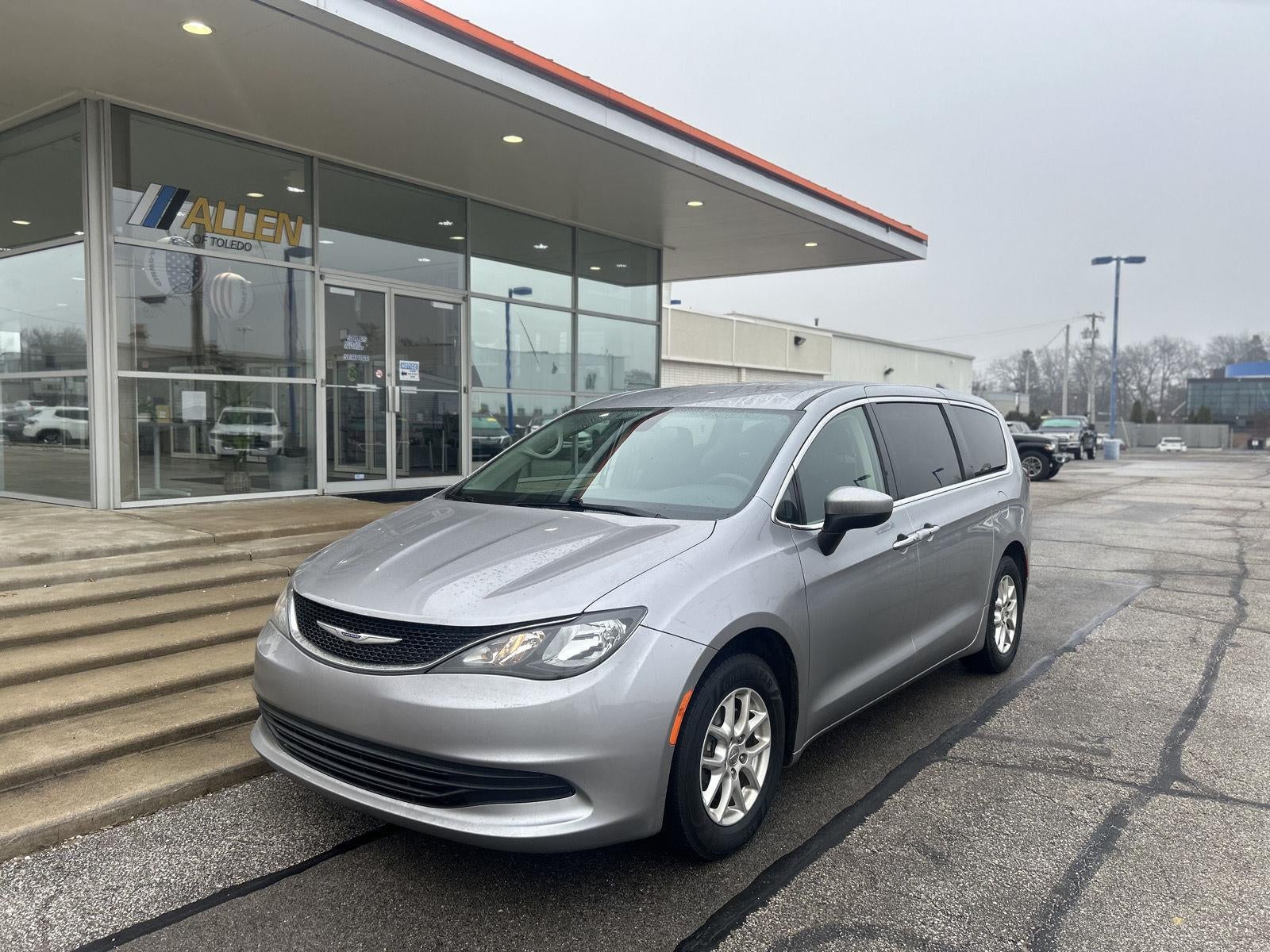 2020 Chrysler Voyager LX