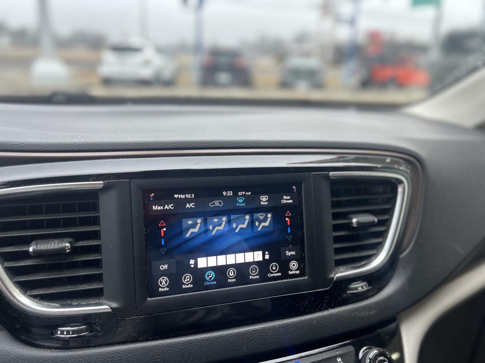 2020 Chrysler Voyager LX