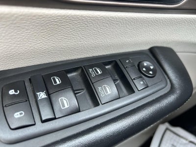 2020 Chrysler Voyager LX