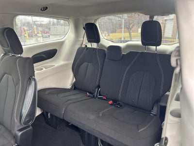 2020 Chrysler Voyager LX