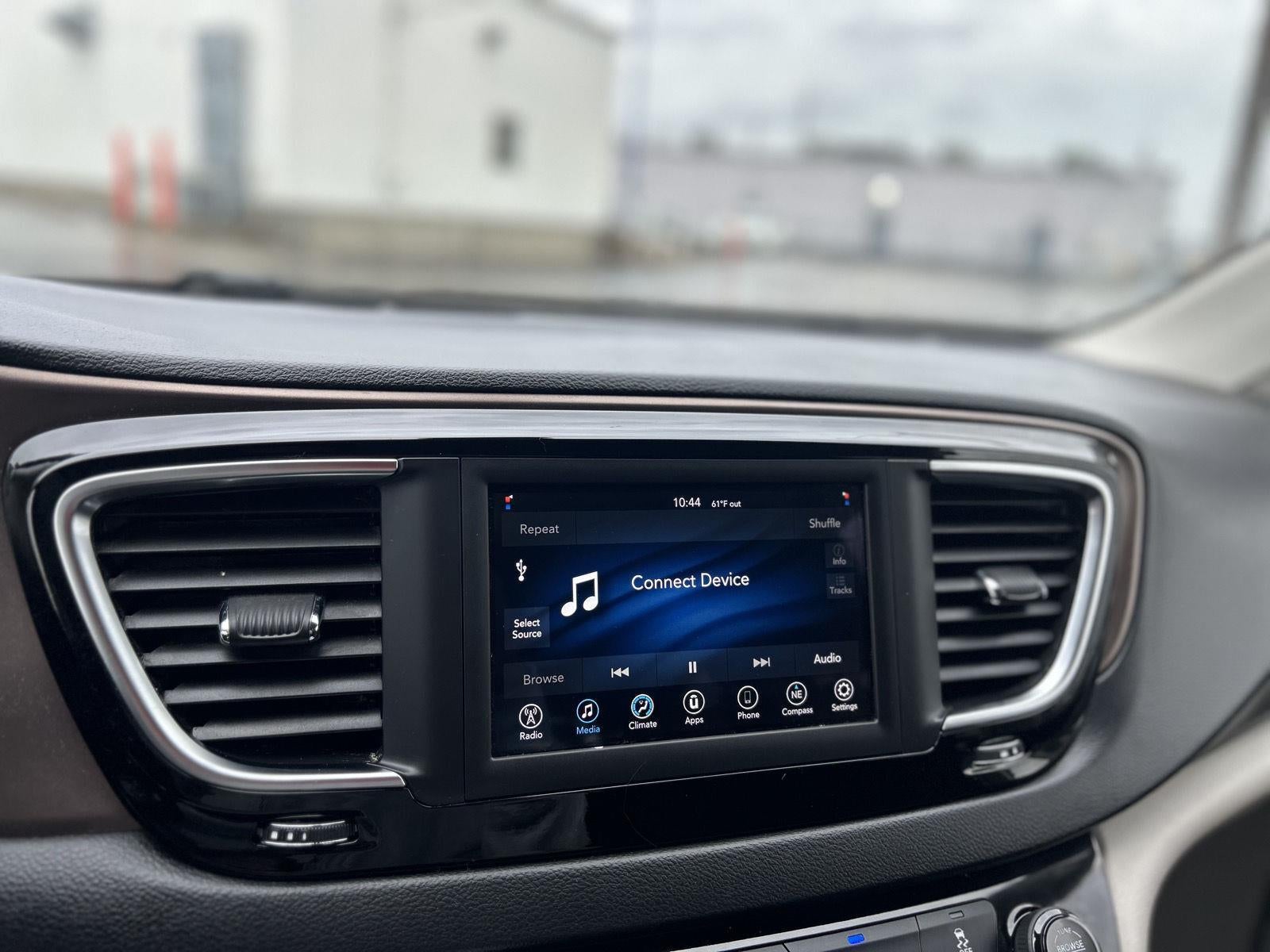 2020 Chrysler Voyager LX