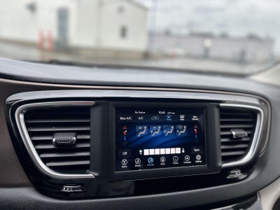 2020 Chrysler Voyager LX