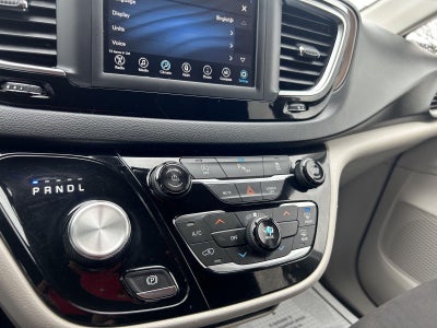 2020 Chrysler Voyager LX