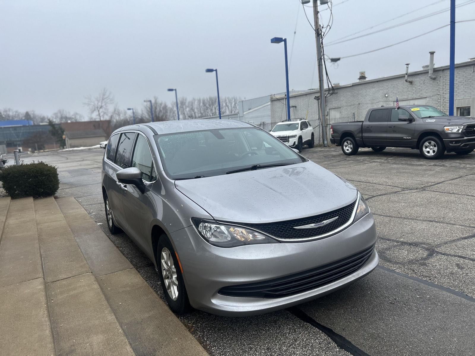 2020 Chrysler Voyager LX