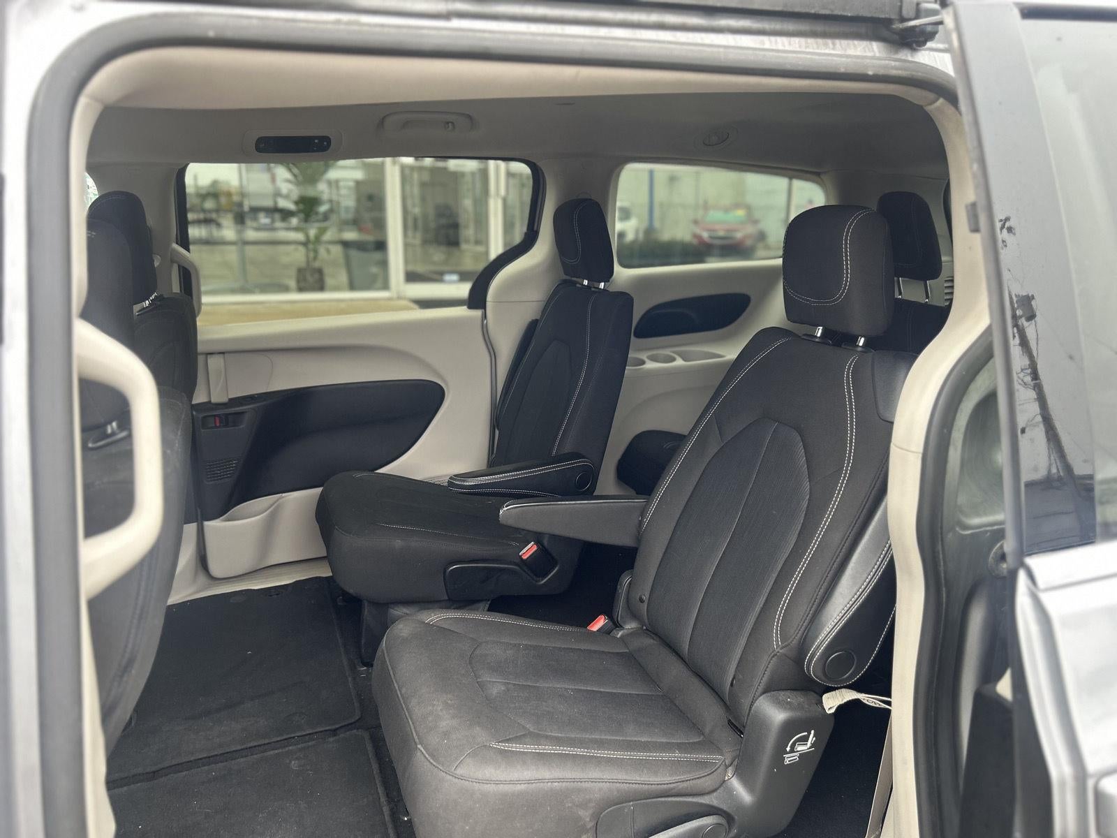 2020 Chrysler Voyager LX