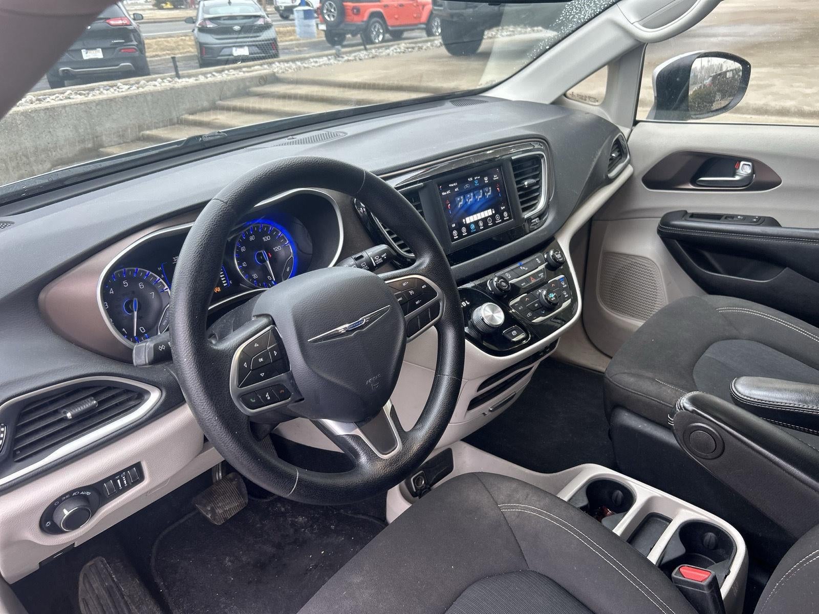 2020 Chrysler Voyager LX