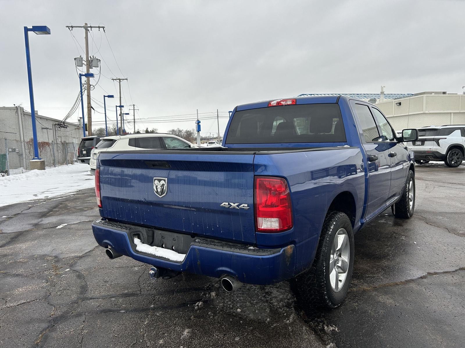 2017 RAM 1500 EXPRESS 4X4 CREW CAB 5'7