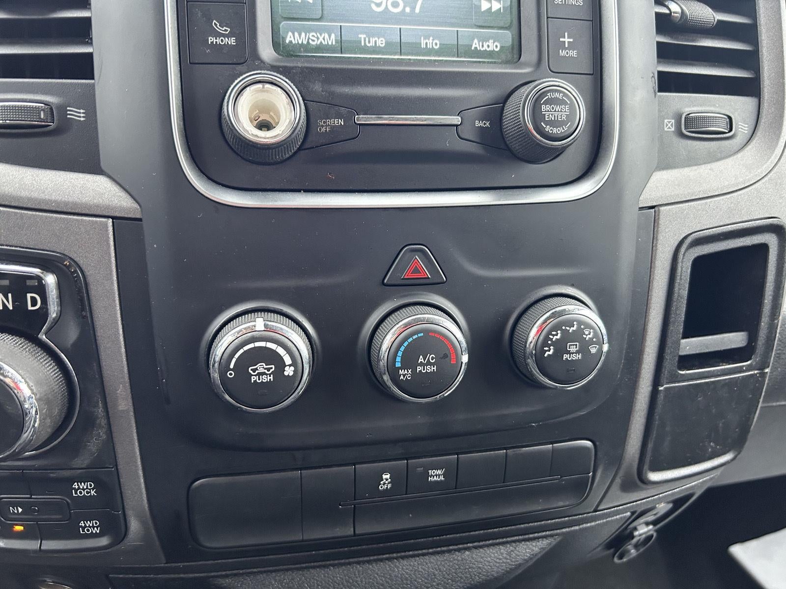 2017 RAM 1500 EXPRESS 4X4 CREW CAB 5'7