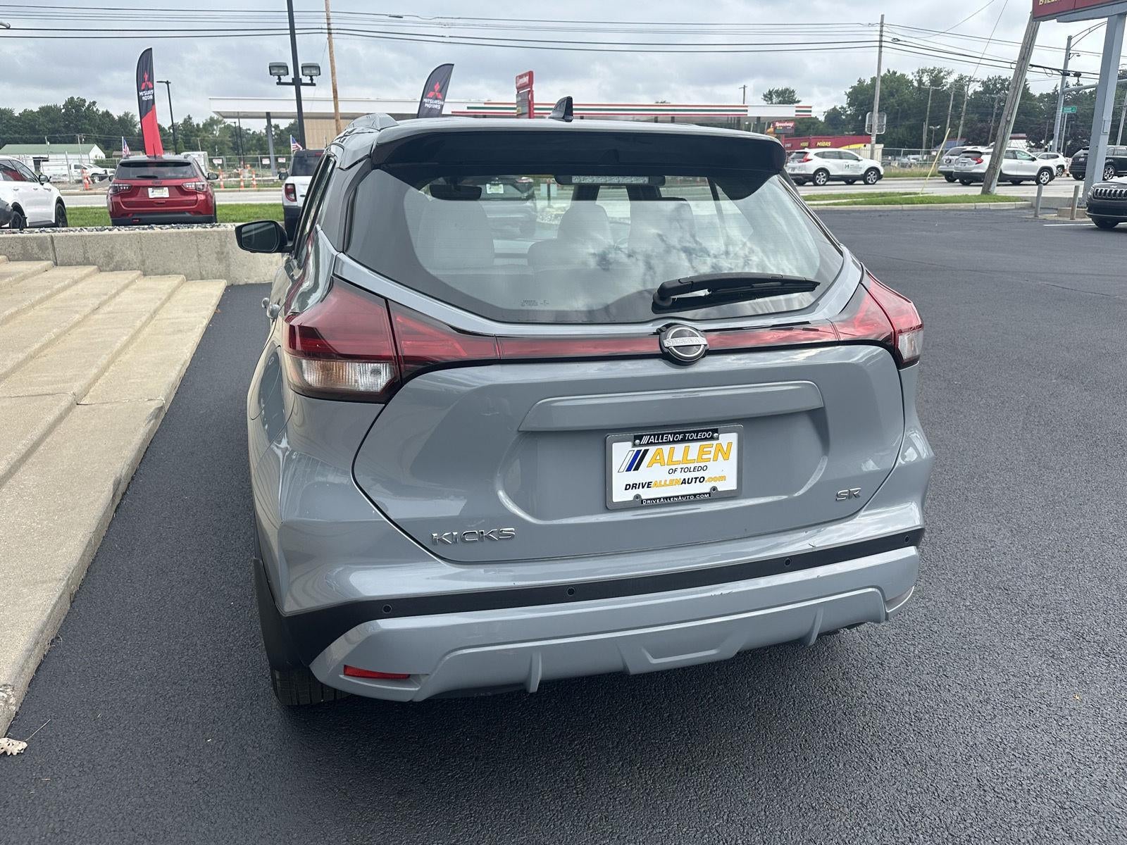 2022 Nissan Kicks SR