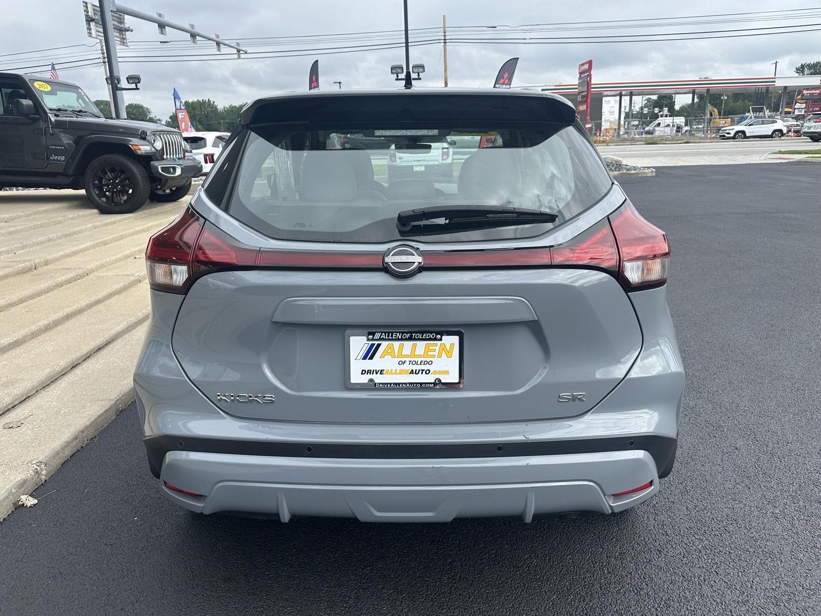2022 Nissan Kicks SR