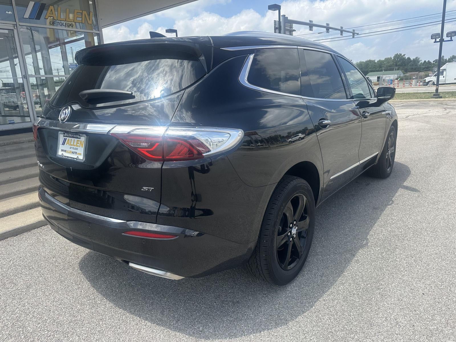 2023 Buick Enclave Essence