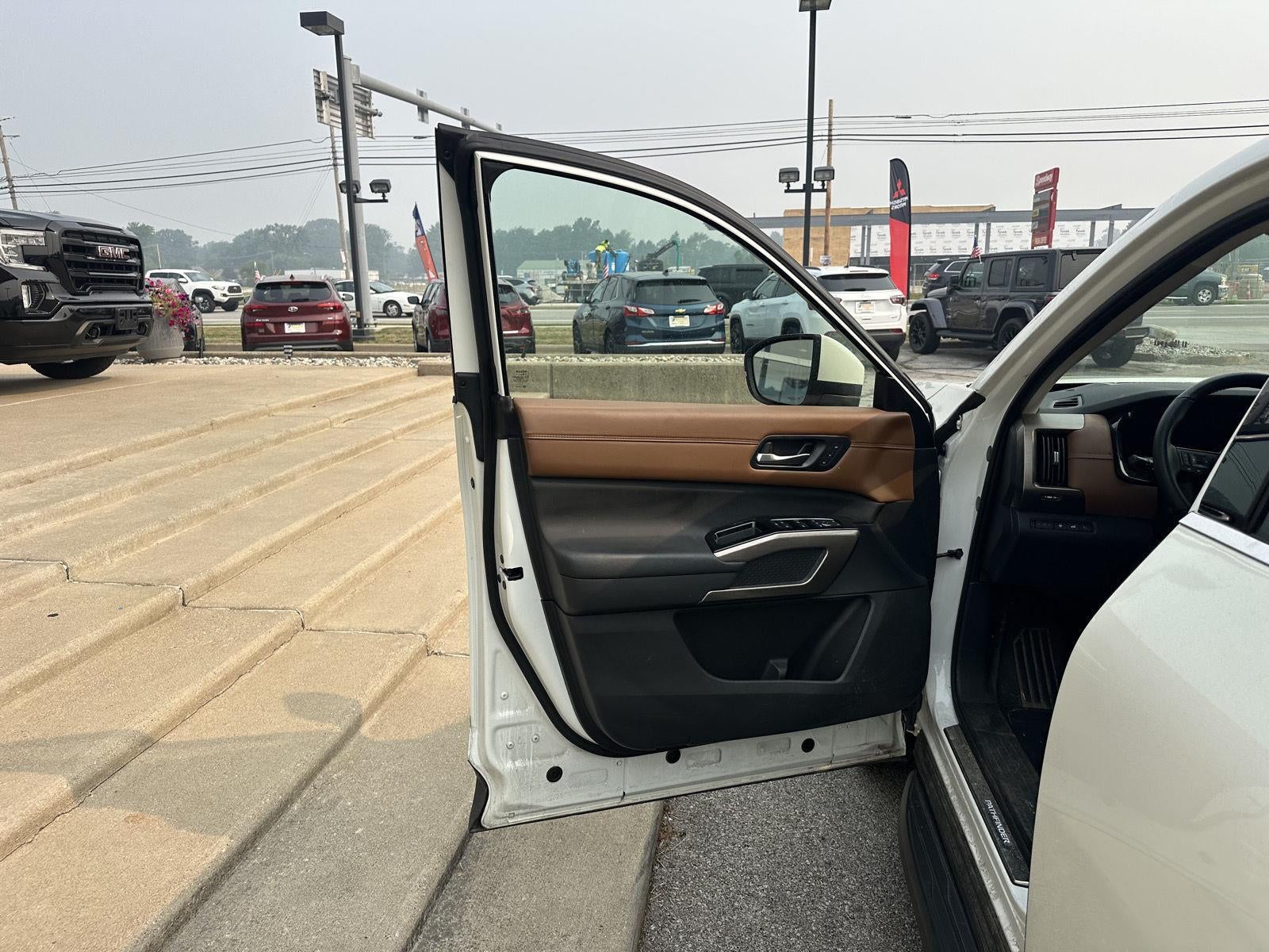 2023 Nissan Pathfinder Platinum