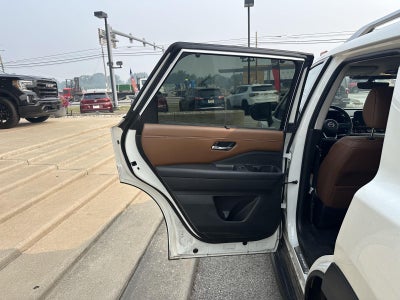 2023 Nissan Pathfinder Platinum